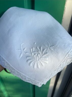 Vintage White Cloth Dinner Napkins 8 set Floral Embroidered Crochet Lace 16x17